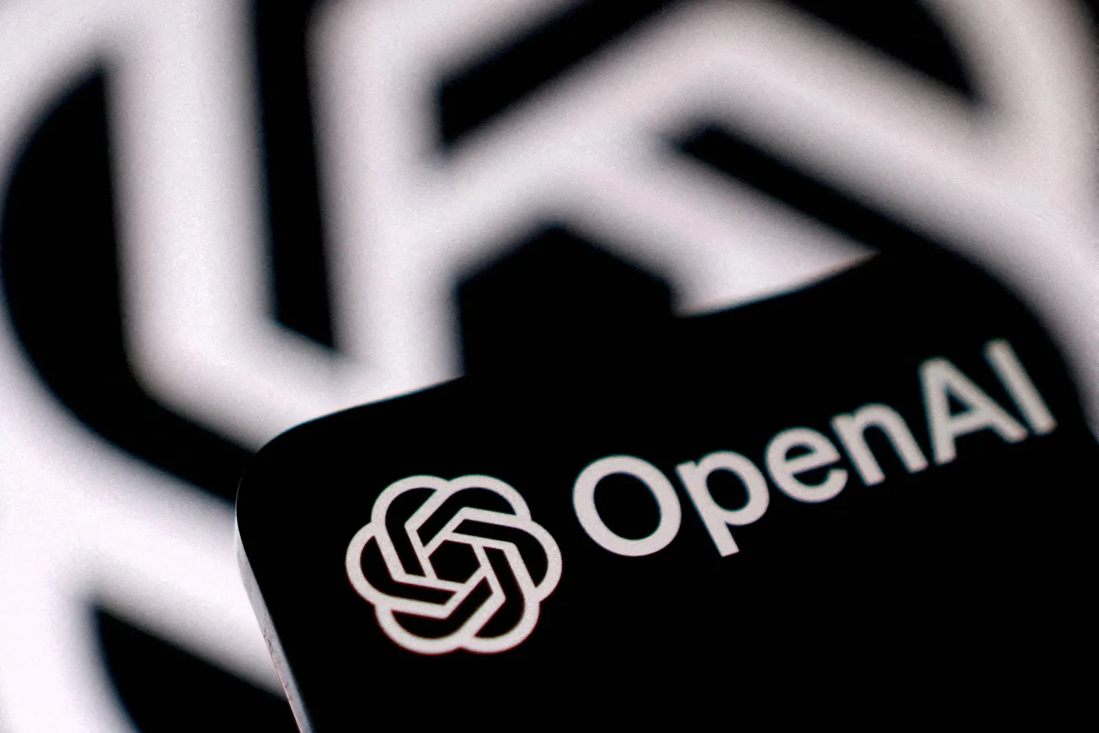 Comissão Europeia abre investigação sobre falhas de agentes autônomos da OpenAI