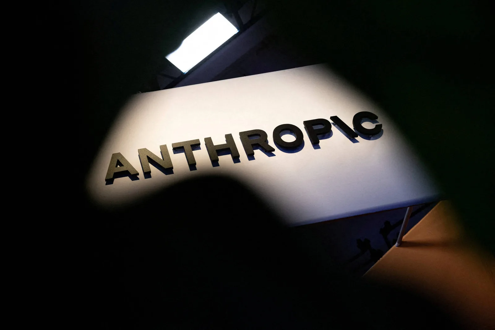 Anthropic identifica sistema enzimático com apoio de agentes de IA
