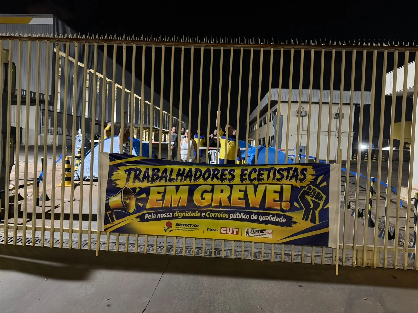 Greve interrompe circulação de cargas no centro dos Correios em Brasília