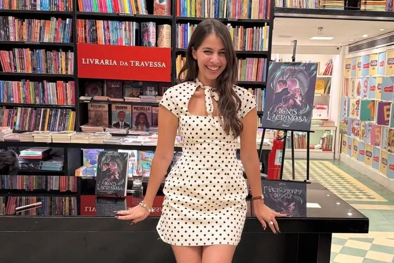Helena Lopes transforma choque entre magia e ciência em best-seller