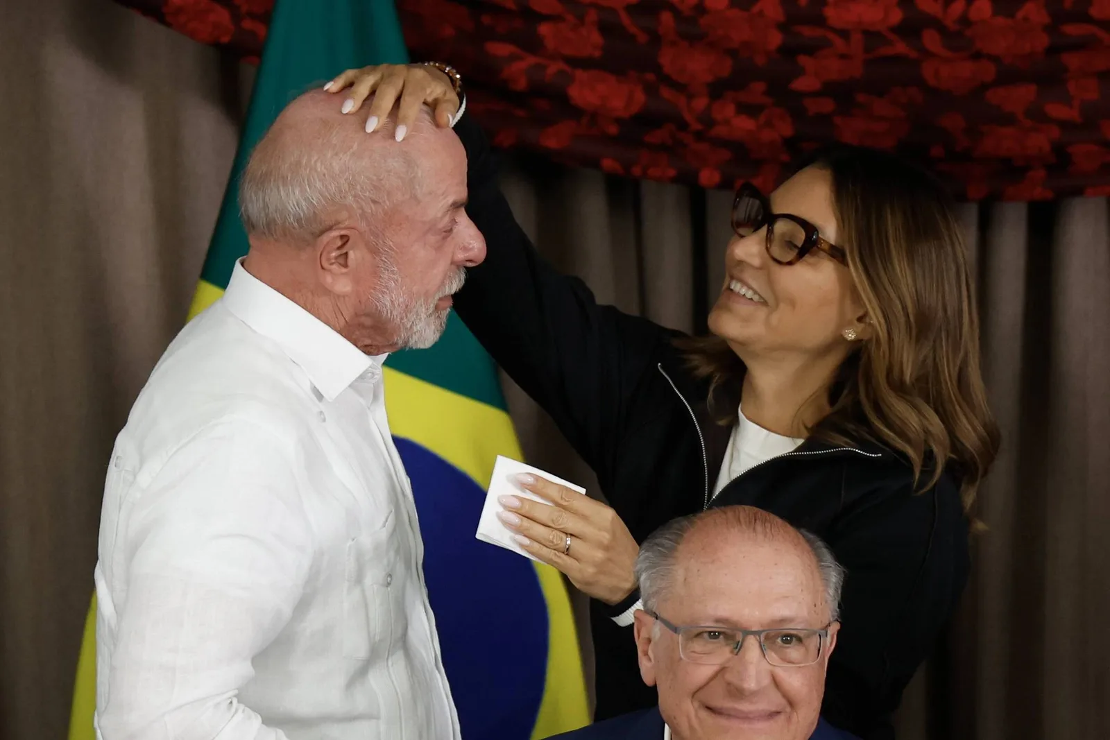 Aliados de Lula ampliam críticas à atuação de Janja na campanha