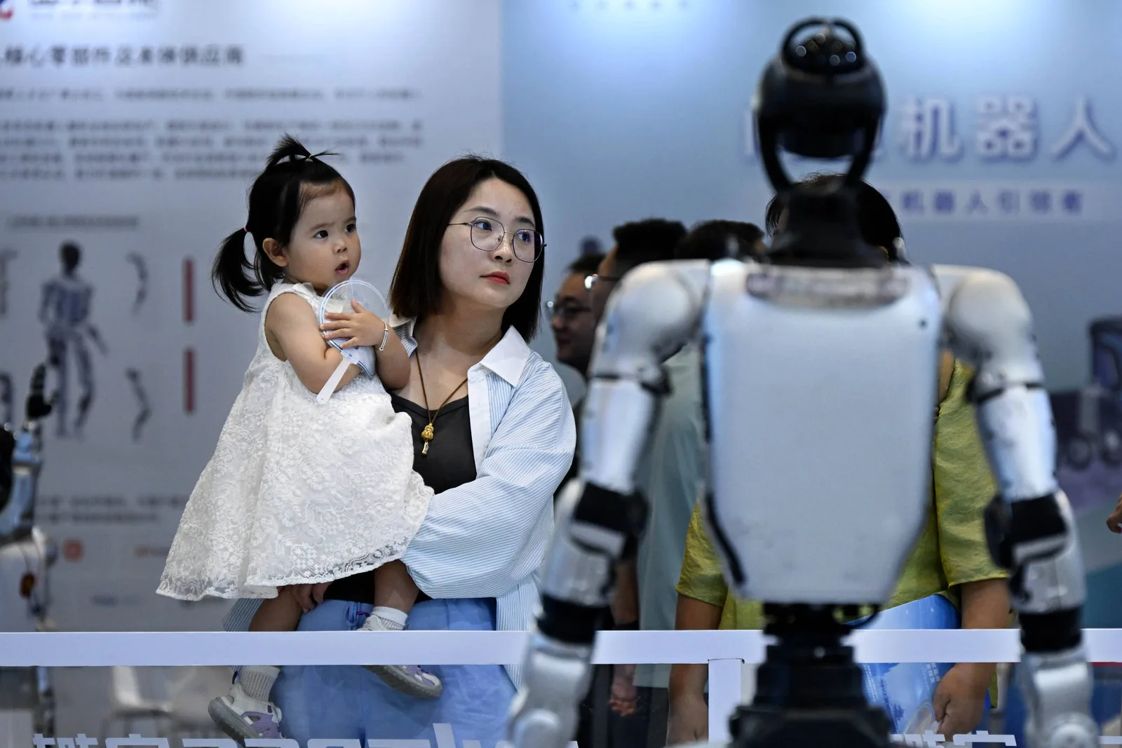 China amplia regras para manter sistemas de inteligência artificial sob supervisão humana