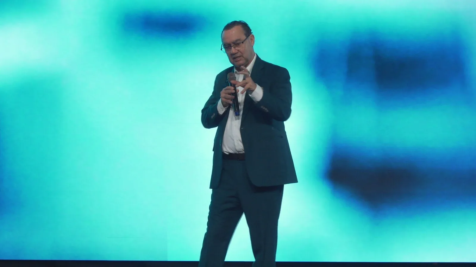 Augusto Cury cobra solução do STF e apresenta propostas para educação e governo