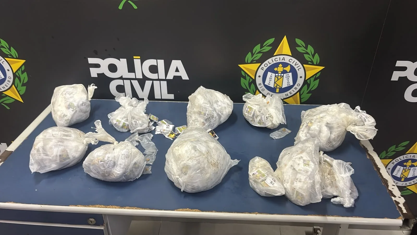 Polícia prende suspeito de armazenar 3,1 mil pedras de crack em Angra dos Reis
