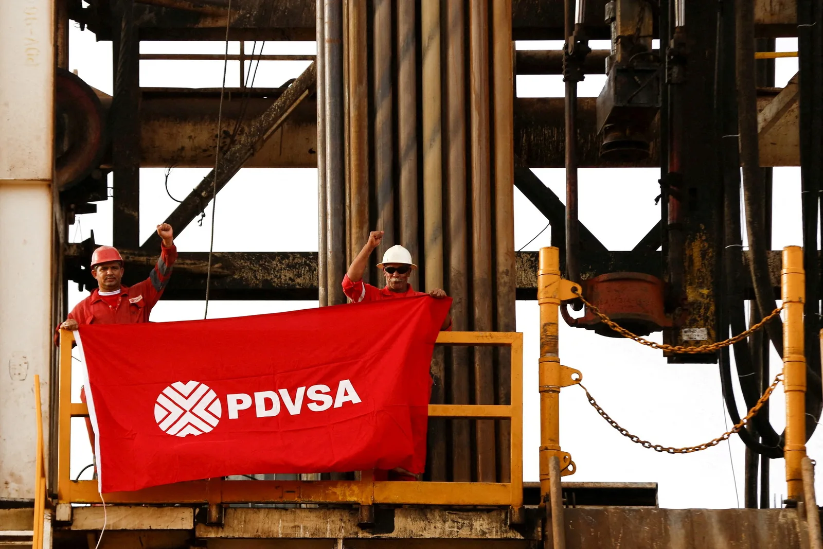 Acordo de petróleo entre EUA e Venezuela prevê participação americana e prazo em disputa
