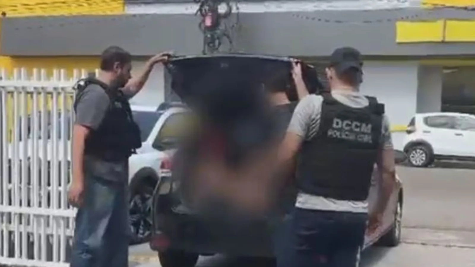 Homem é preso após atacar companheira com faca e deixá-la trancada em casa