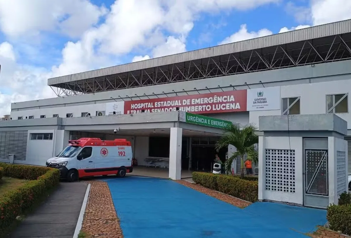 Homem é levado de helicóptero ao hospital após afogamento em João Pessoa