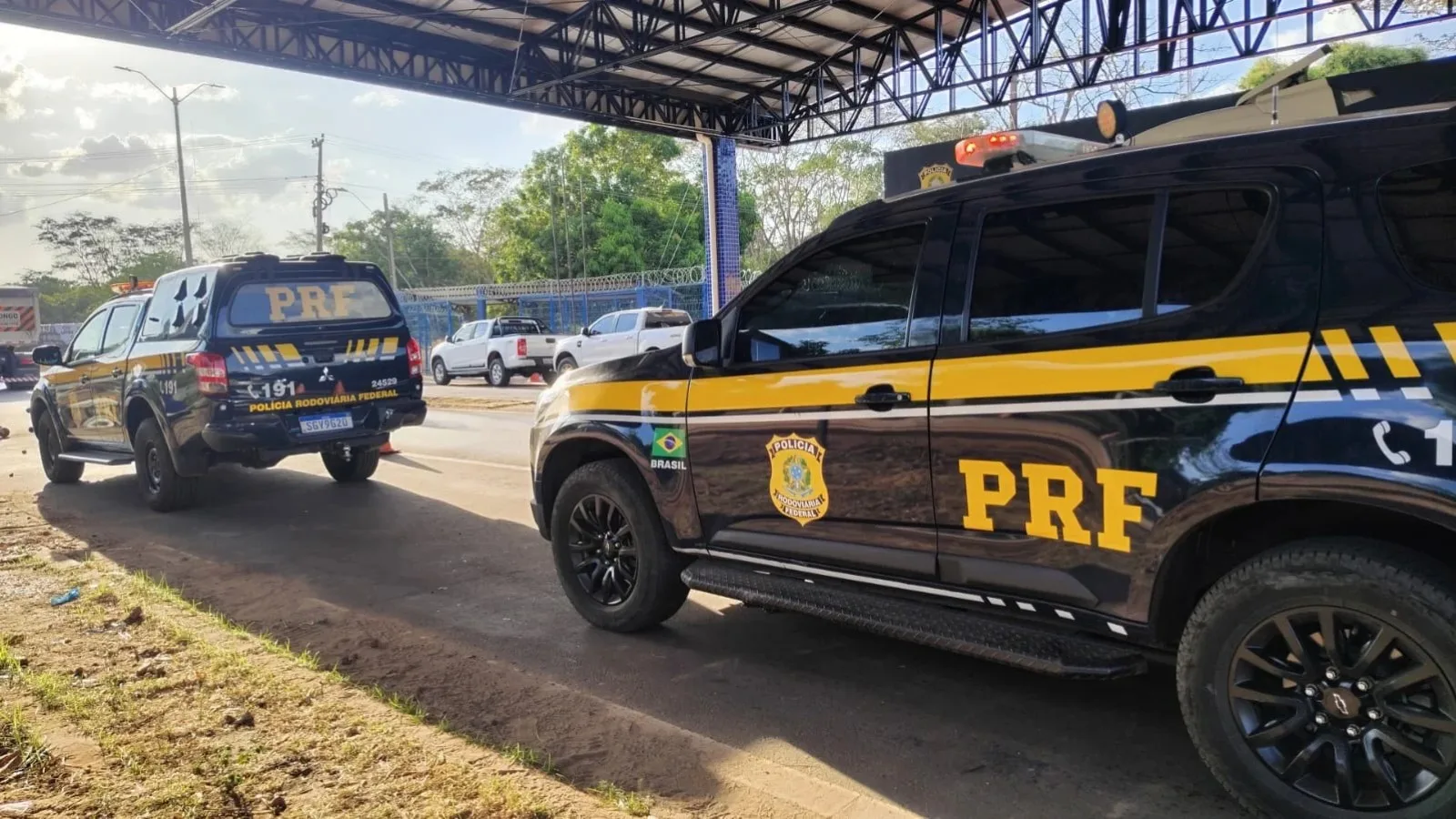 PRF apreende R$ 67 mil e documentos bancários em carro no Piauí