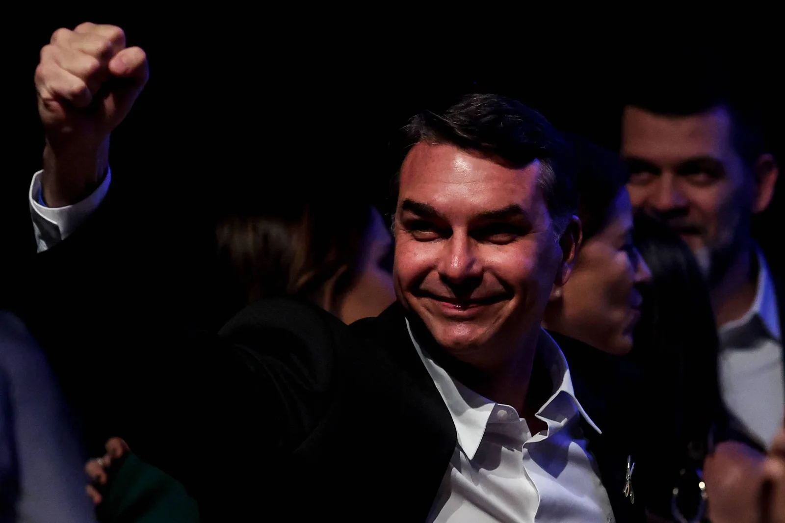 Disputa por Fazenda de Flávio Bolsonaro reúne nomes ligados a Tarcísio e Eduardo