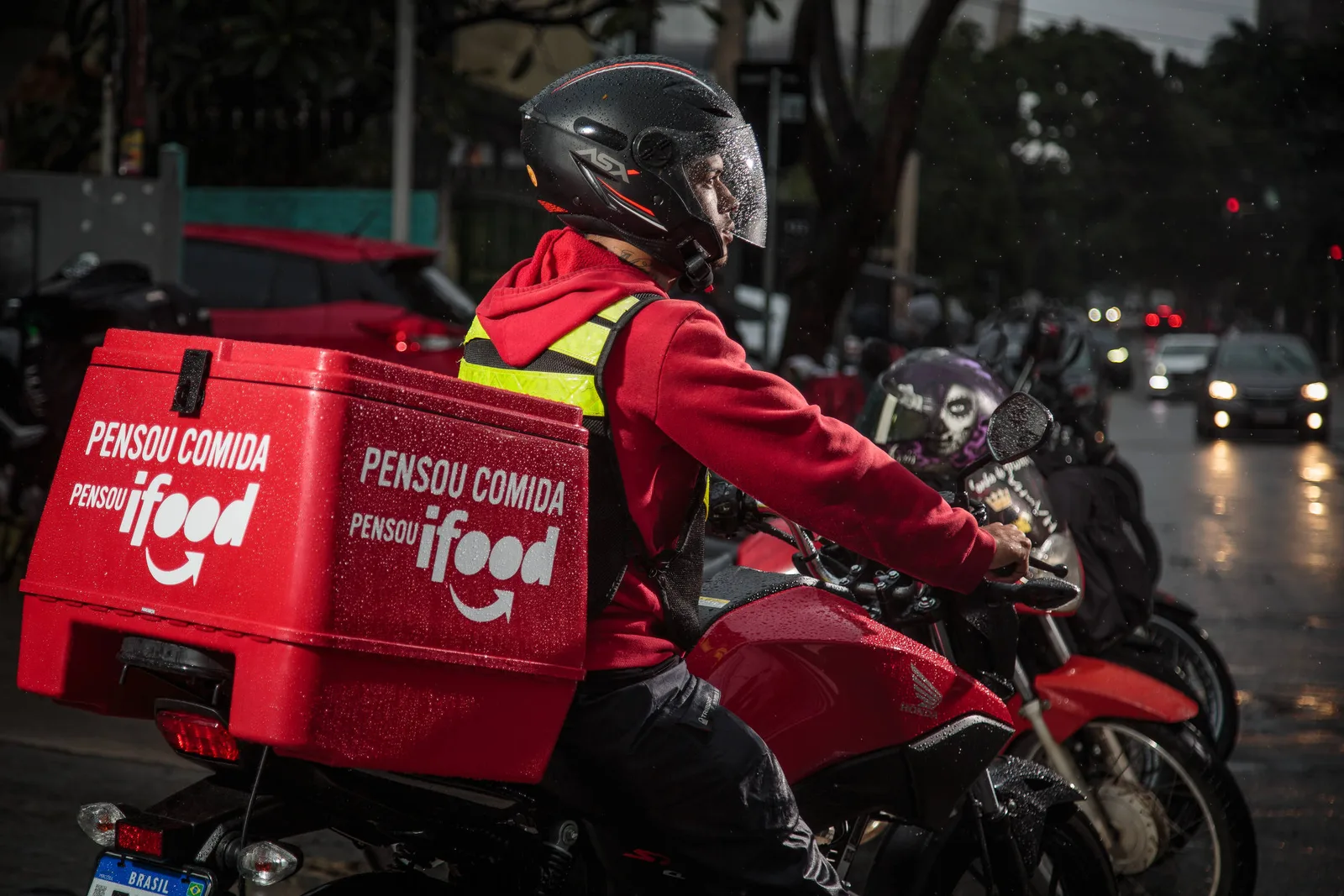 Cade avalia denúncia do aiqfome sobre contratos do iFood em cidades menores