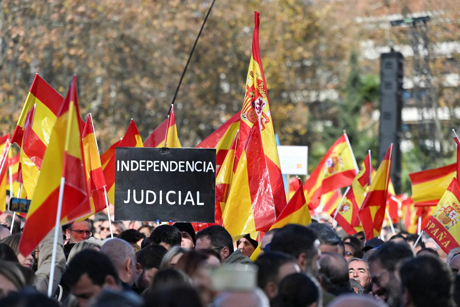 Supremo espanhol restringe voto de parte dos cidadãos no exterior