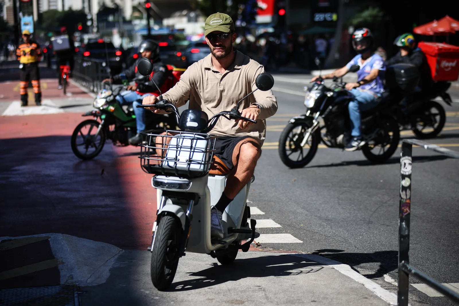 São Paulo começa a multar circulação irregular de patinetes e bicicletas elétricas