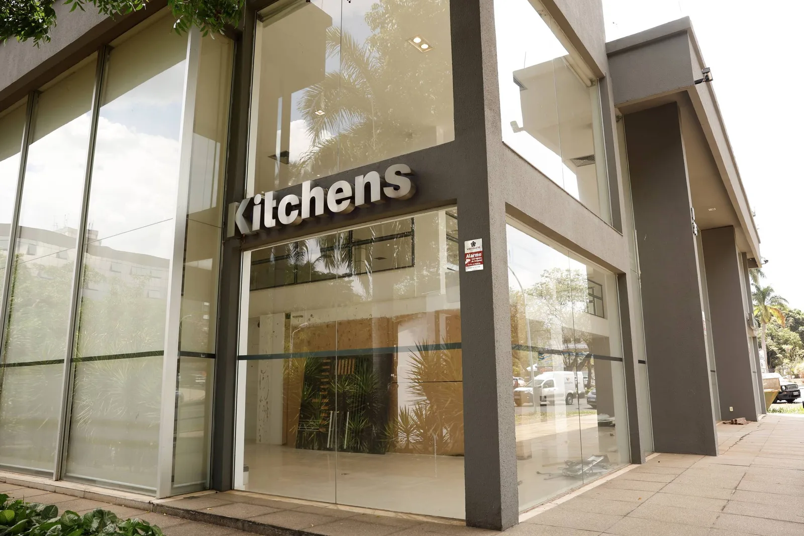 Kitchens enfrenta atrasos e ações de clientes por cancelamento de contratos