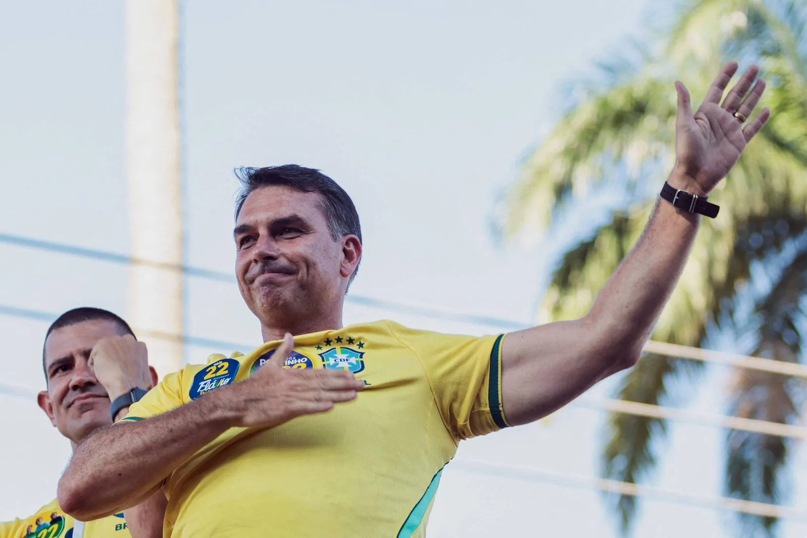 Flávio Bolsonaro repete ataque a Lula em ato de campanha em Aracaju
