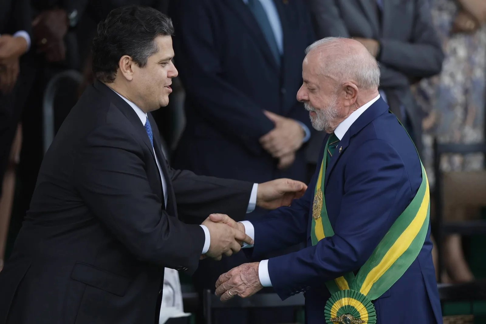 Lula participa de desfile em Brasília ao lado dos chefes dos três Poderes