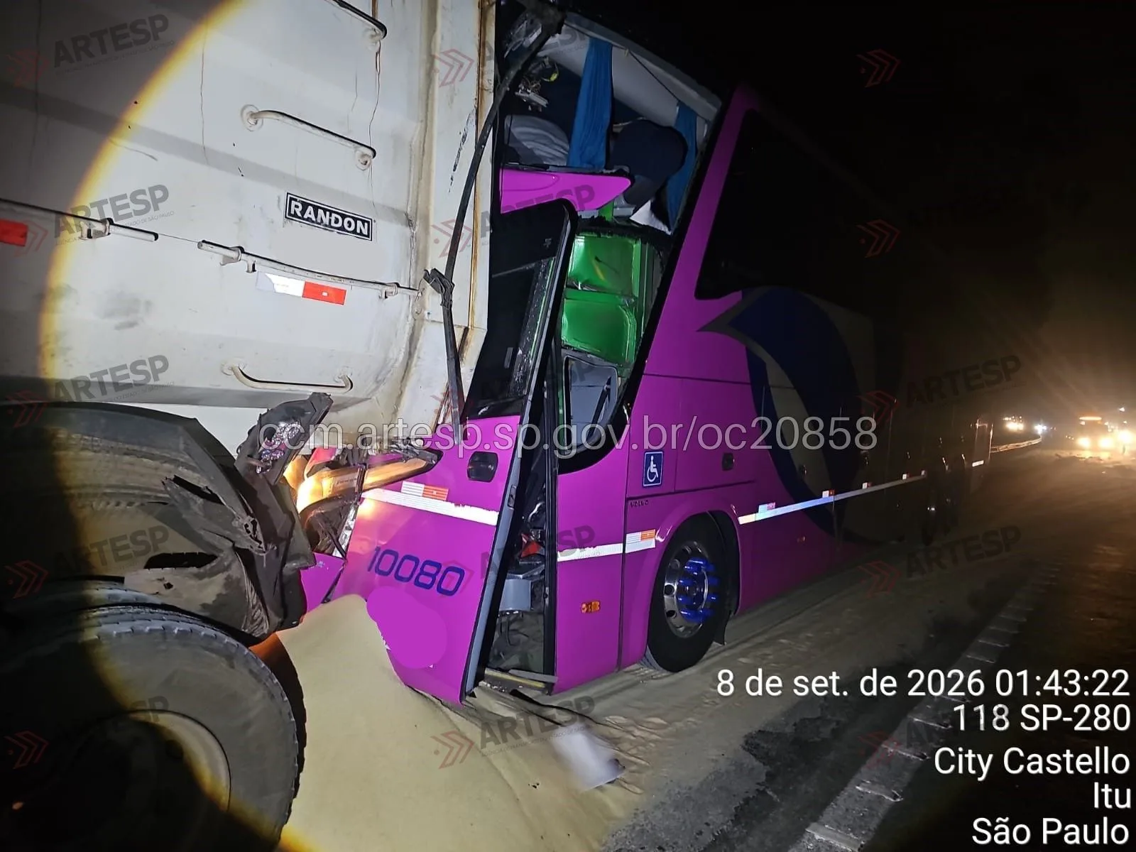 Colisão entre ônibus e carreta deixa oito feridos em Itu
