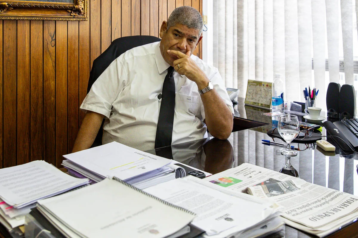 Leitores comentam investigação sobre Milton Leite, Vorcaro e serviços públicos