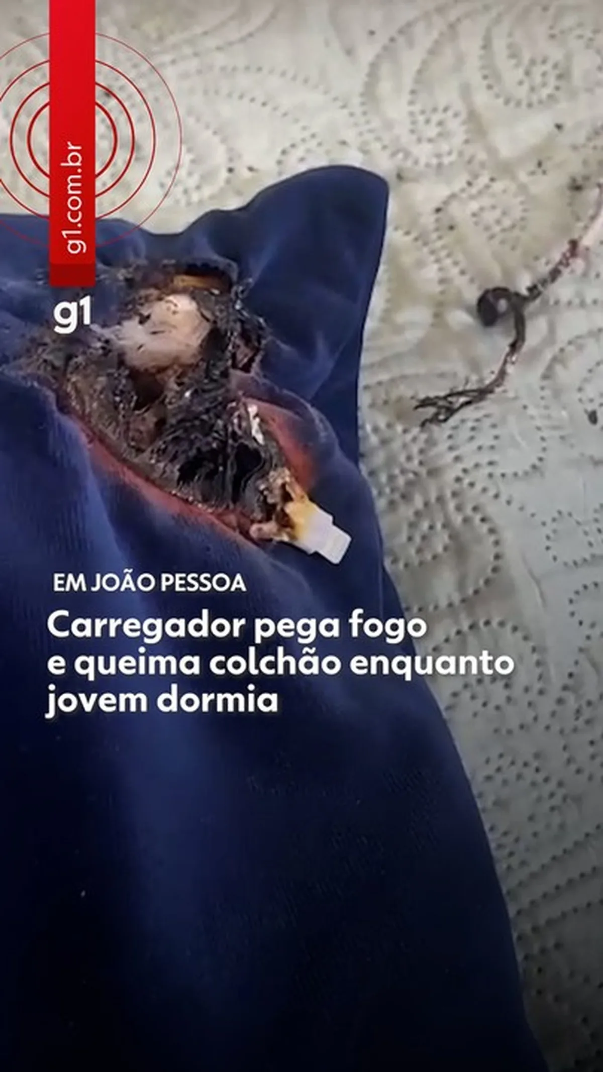 Calor no rosto alerta jovem sobre incêndio em colchão durante recarga