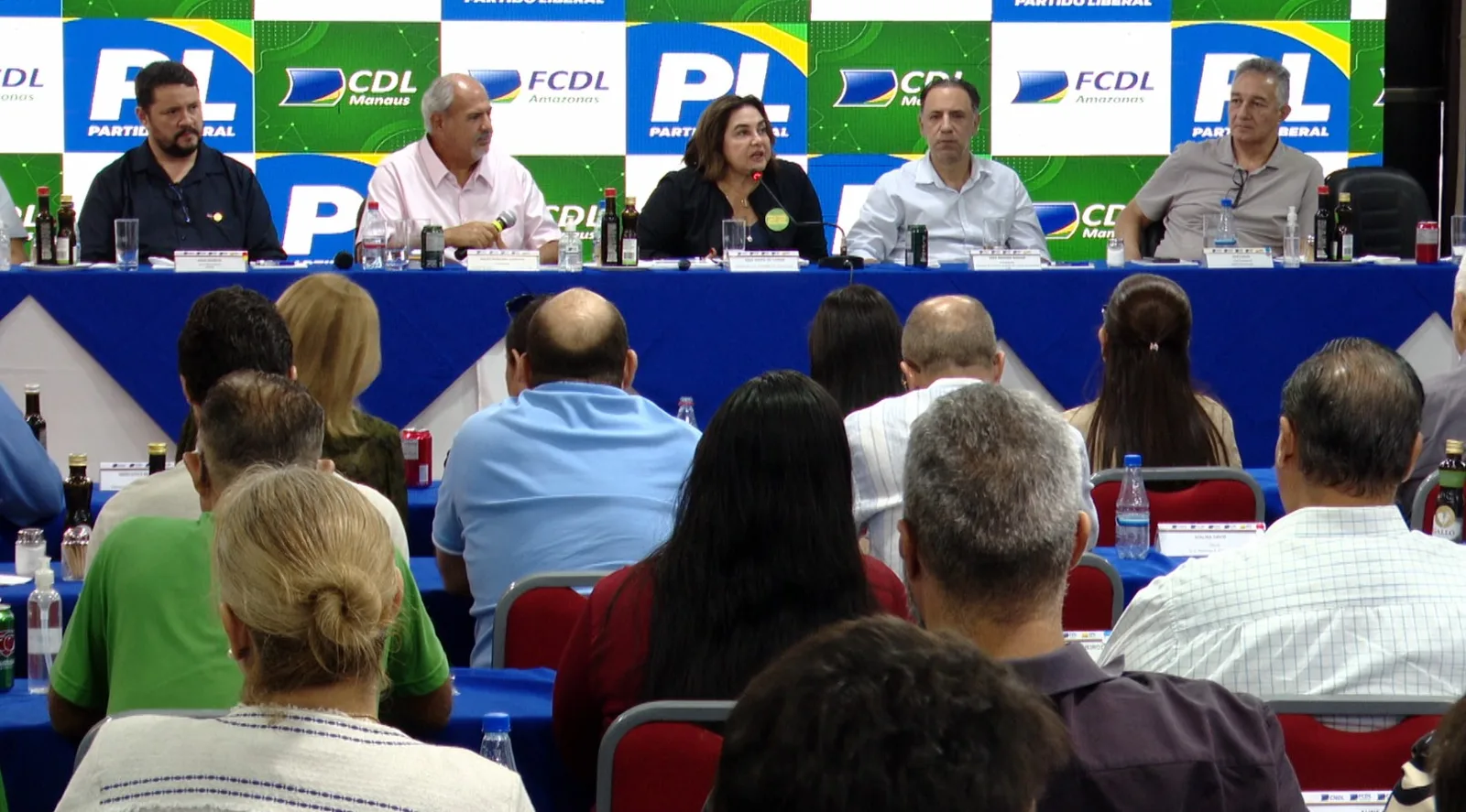 Maria do Carmo apresenta plano econômico a comerciantes de Manaus
