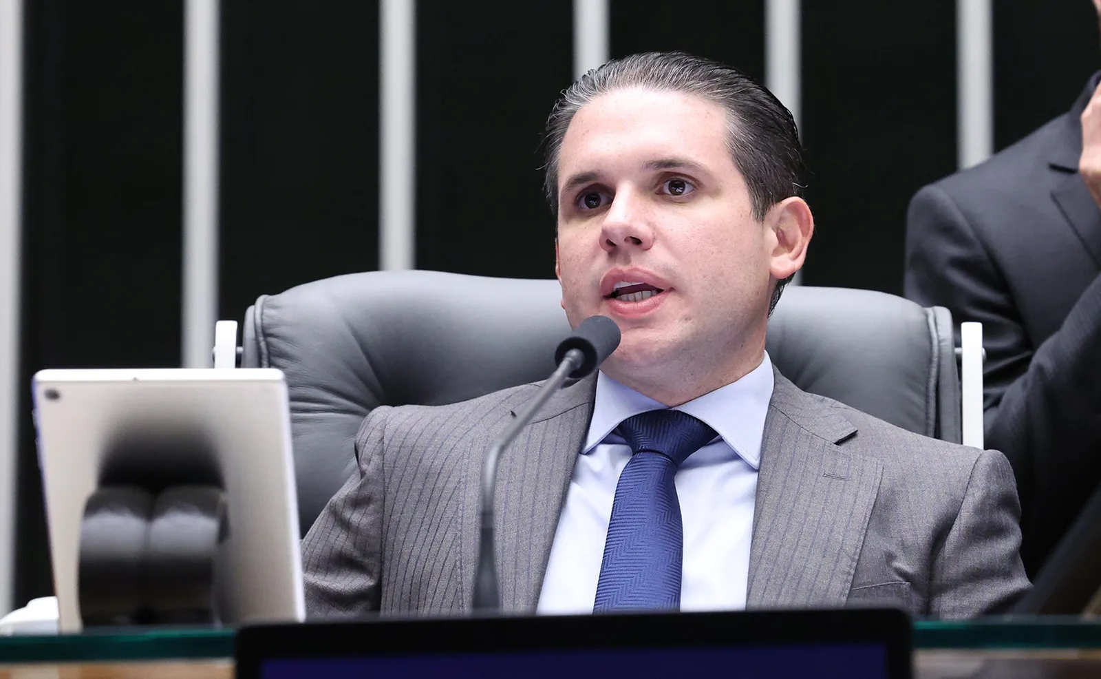 Dez partidos anunciam apoio à reeleição de Hugo Motta na Câmara