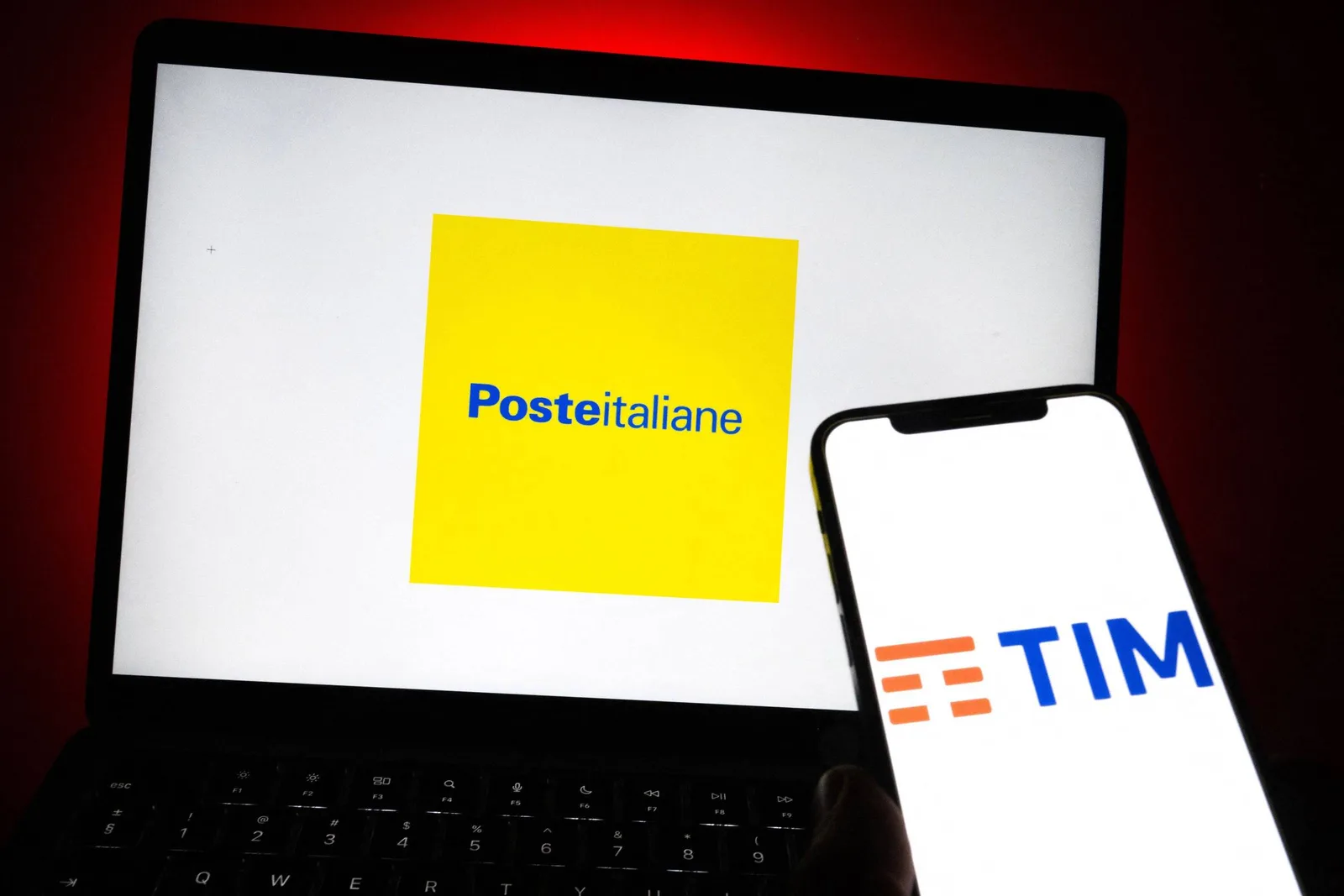Poste Italiane assume controle indireto da Tim no Brasil