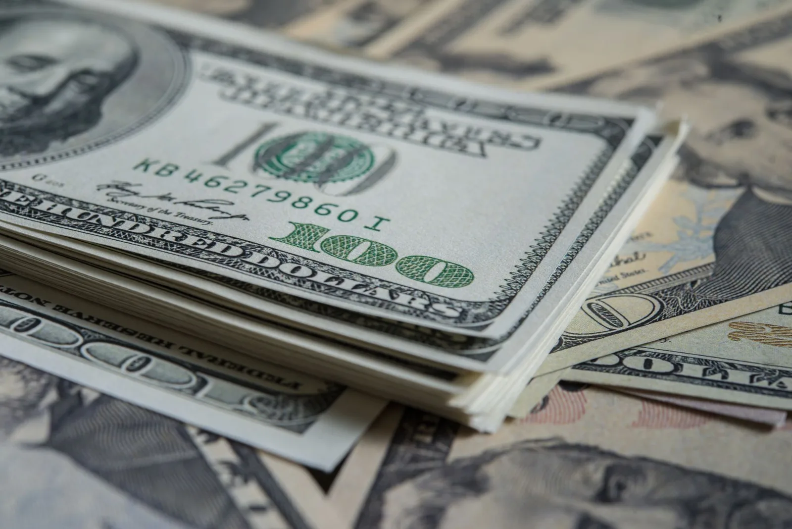 Focus e dados fiscais orientam os mercados nesta segunda-feira