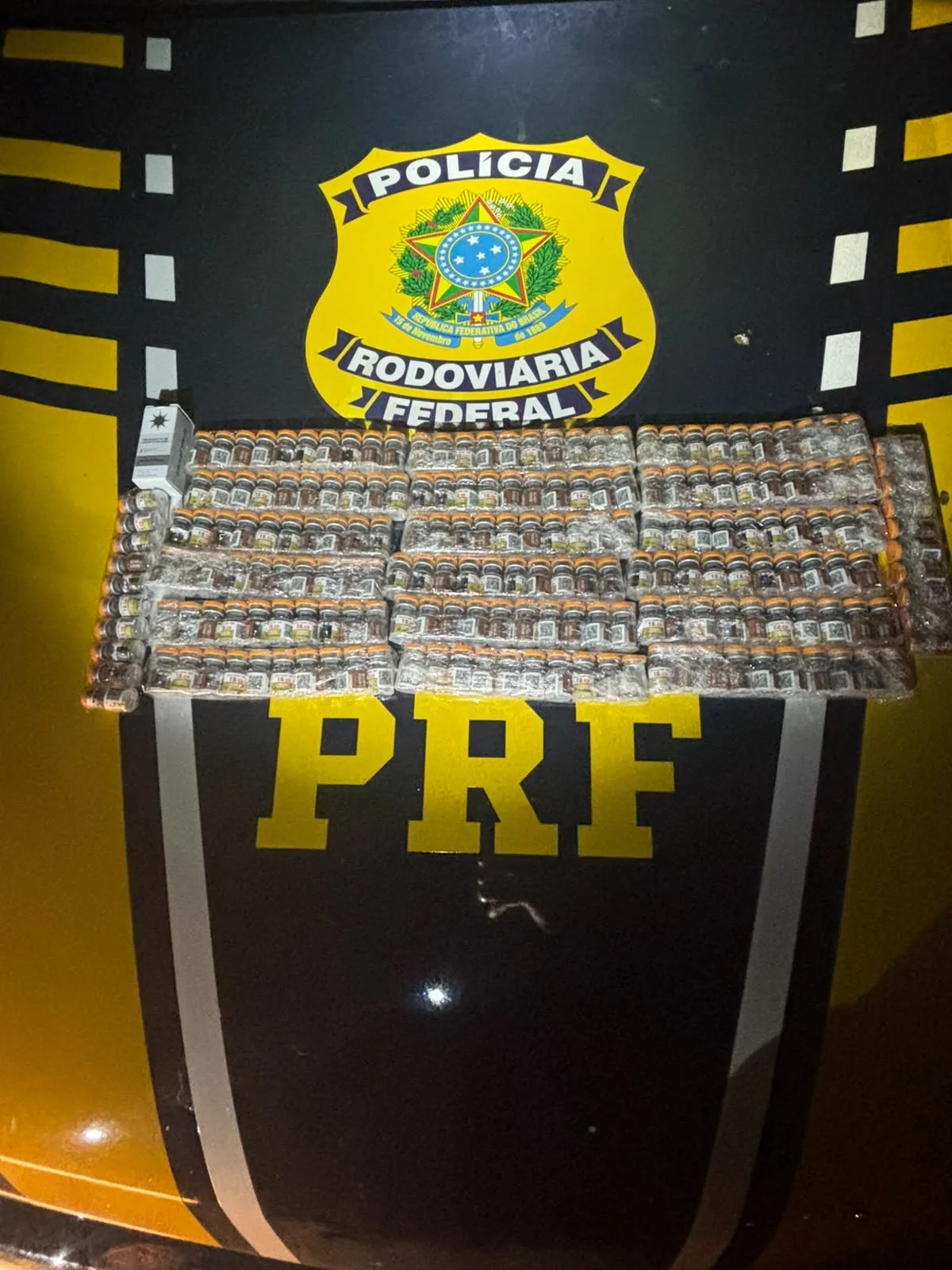 PRF prende motorista com tirzepatida e cosméticos na BR-365, em Montes Claros