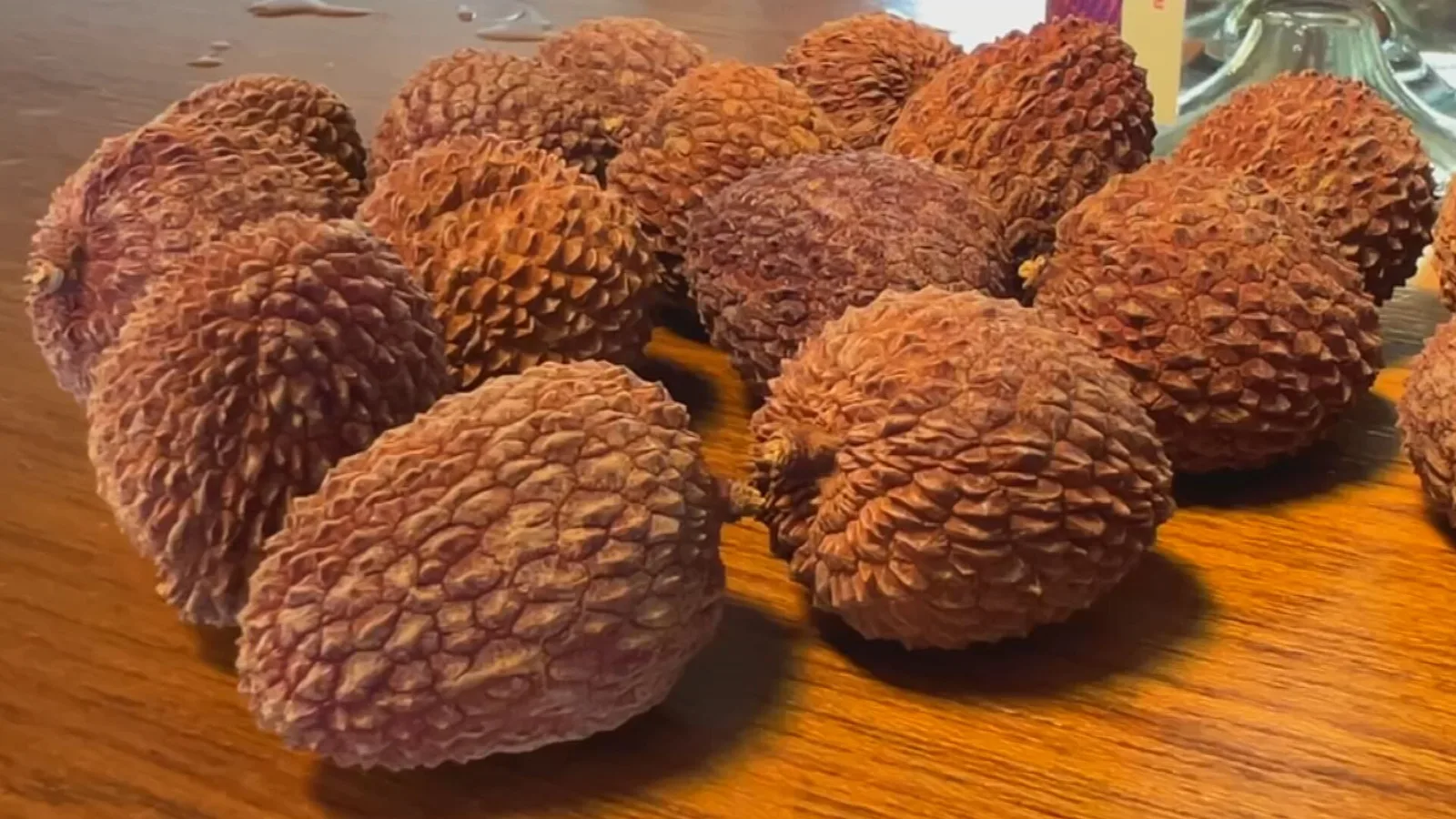 Lichia amplia período de vendas com variedades e produtos derivados em Itaí