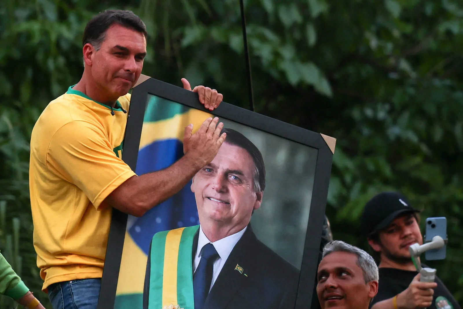 Doadores de Jair Bolsonaro em 2022 ficam fora da campanha de Flávio