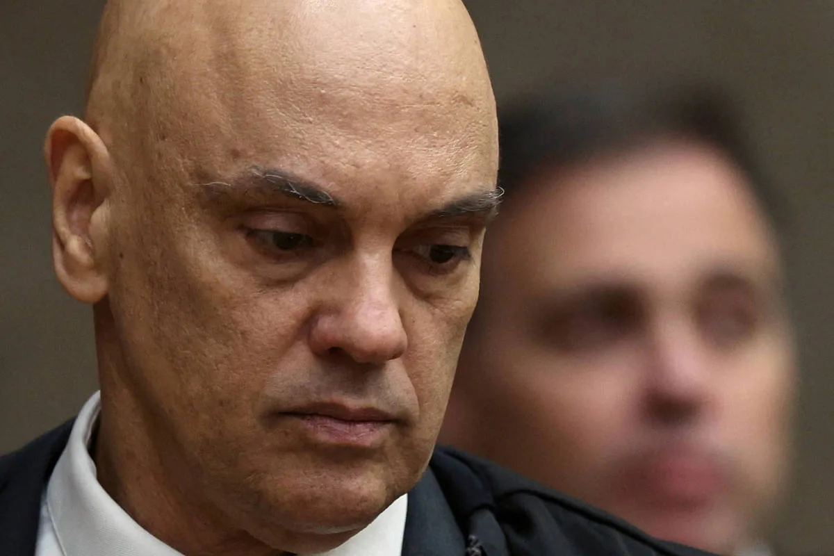 Ministros avaliam adiar sessão do STF sobre crise entre Moraes e Mendonça