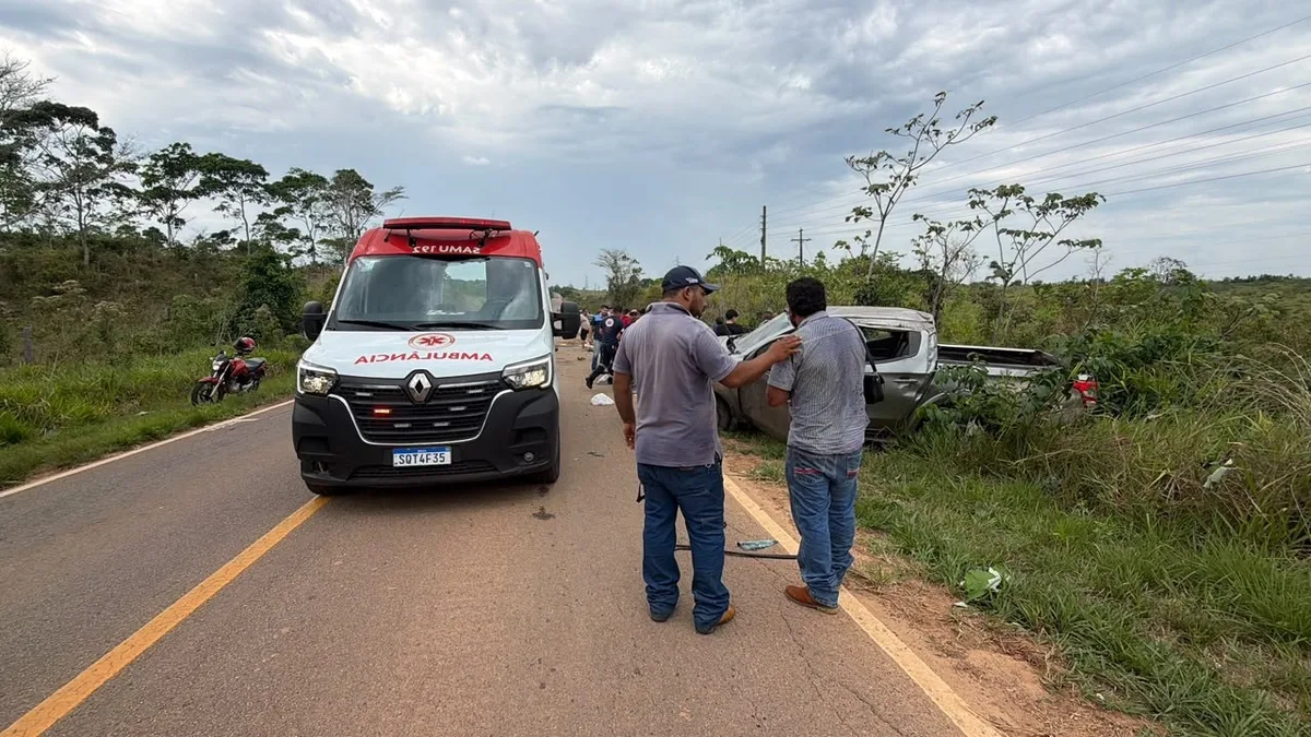 Capotamento na BR-317 deixa um morto e cinco feridos no Acre