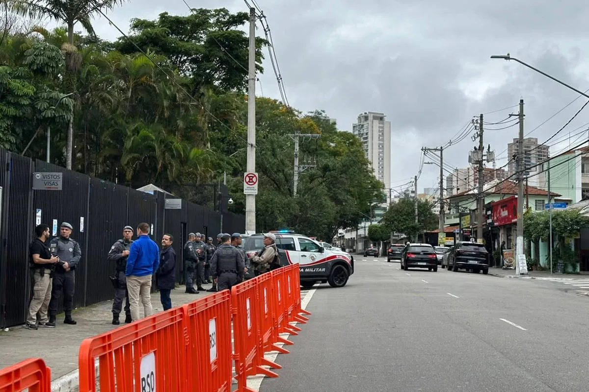 Brasil acompanha suspensão de atividades diplomáticas dos EUA antes das eleições