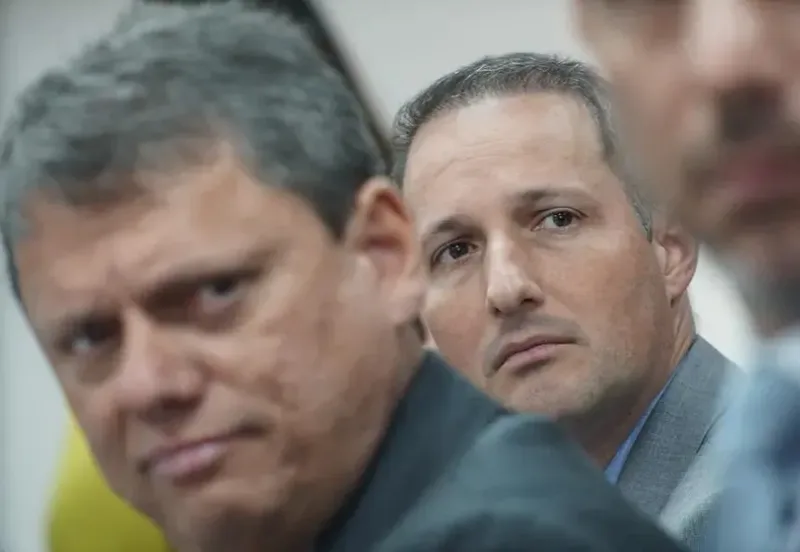 Tarcísio e Derrite mentem sobre monitorar quem bate em mulher: só 0,5% usam tornozeleira