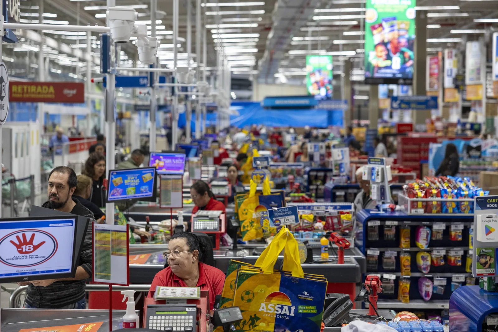 TRF-3 suspende exigência de acordo para supermercados abrirem em feriados