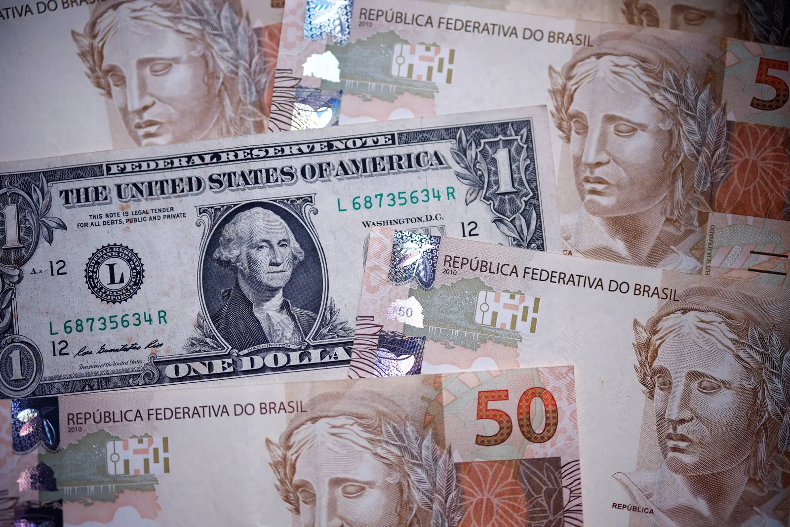 Juros menores no Brasil reduzem diferencial, mas ativos locais mantêm apelo