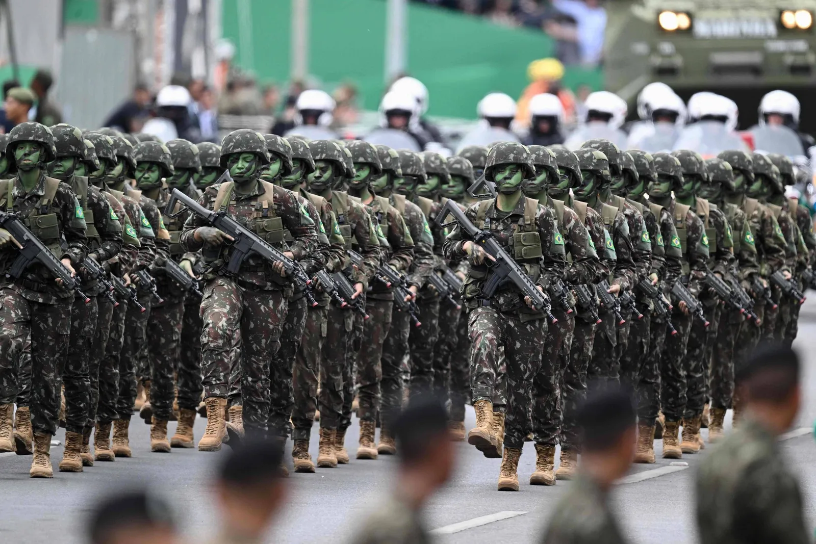 Defesa deve ter comando civil, estratégia e continuidade, diz análise