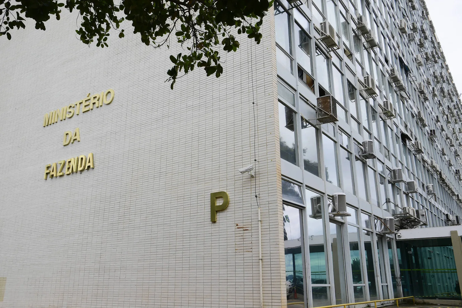 Fazenda corta previsão do PIB de 2026 para 2%