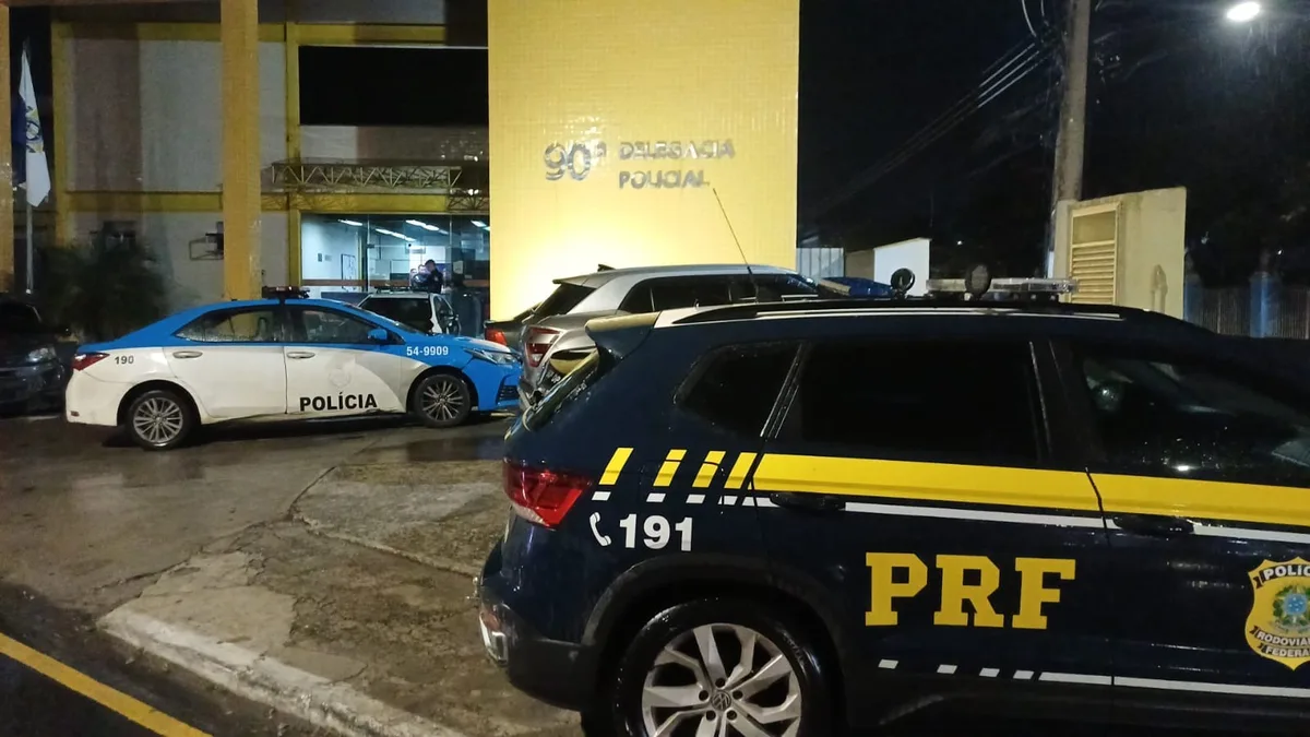 PRF prende suspeito após localizar carga de maconha em carro abandonado na Dutra