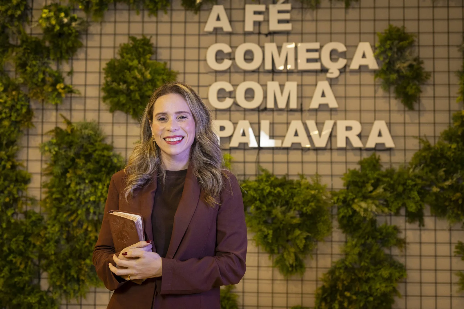 Pastora Sarah Lole diz priorizar fé, família e posições de direita