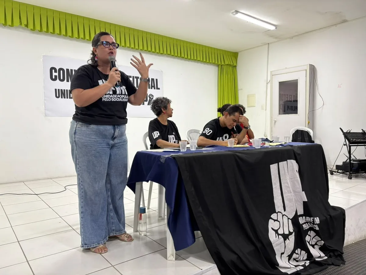 Professora Camila apresenta plano com orçamento participativo e reestatização da Compesa
