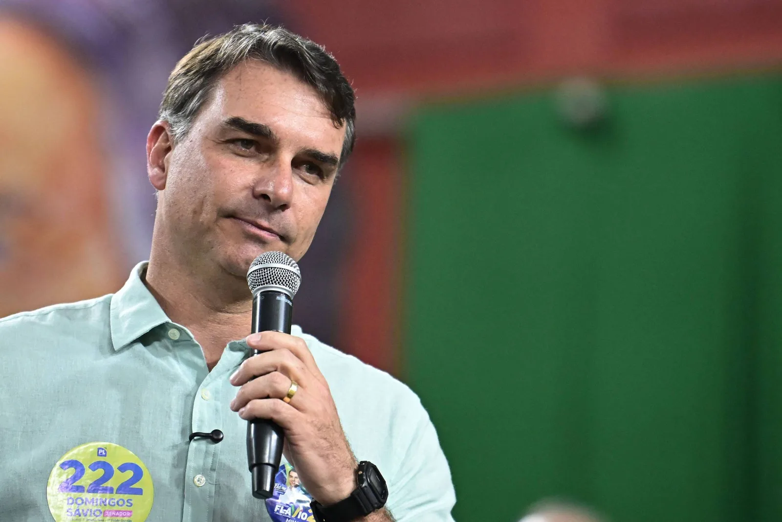 Campanha de Flávio adia detalhes econômicos e prioriza crise no STF