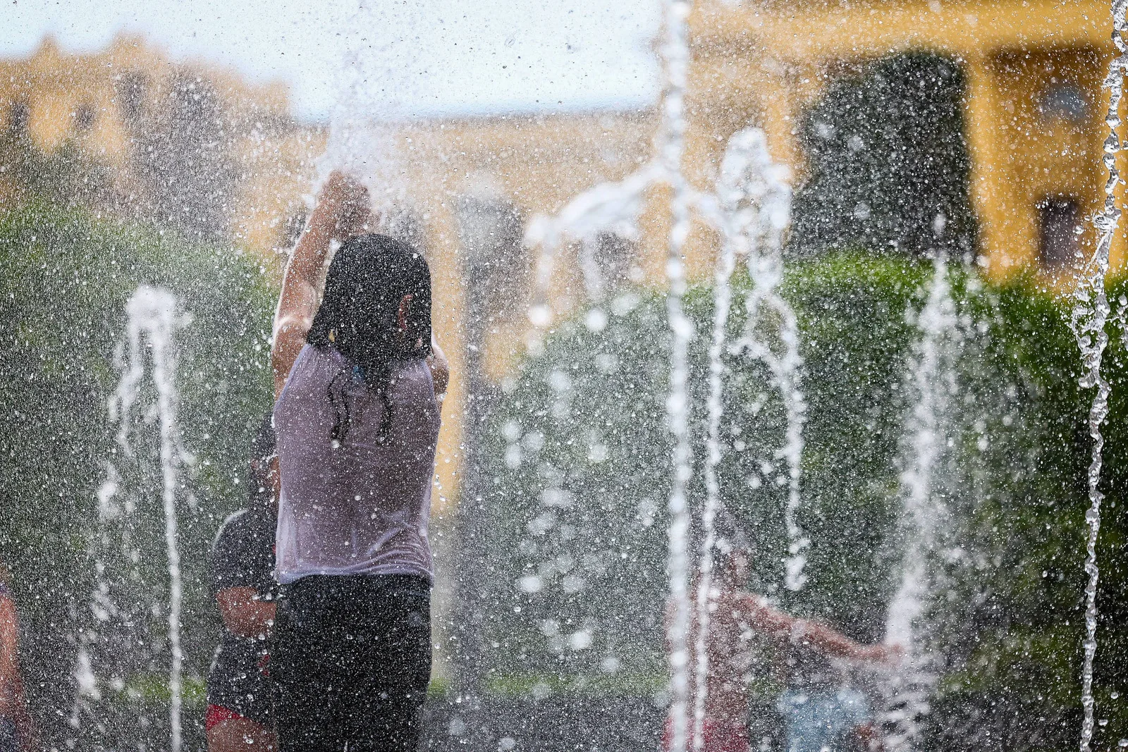Calor de 34°C dá lugar a pancadas e ventos fortes em São Paulo