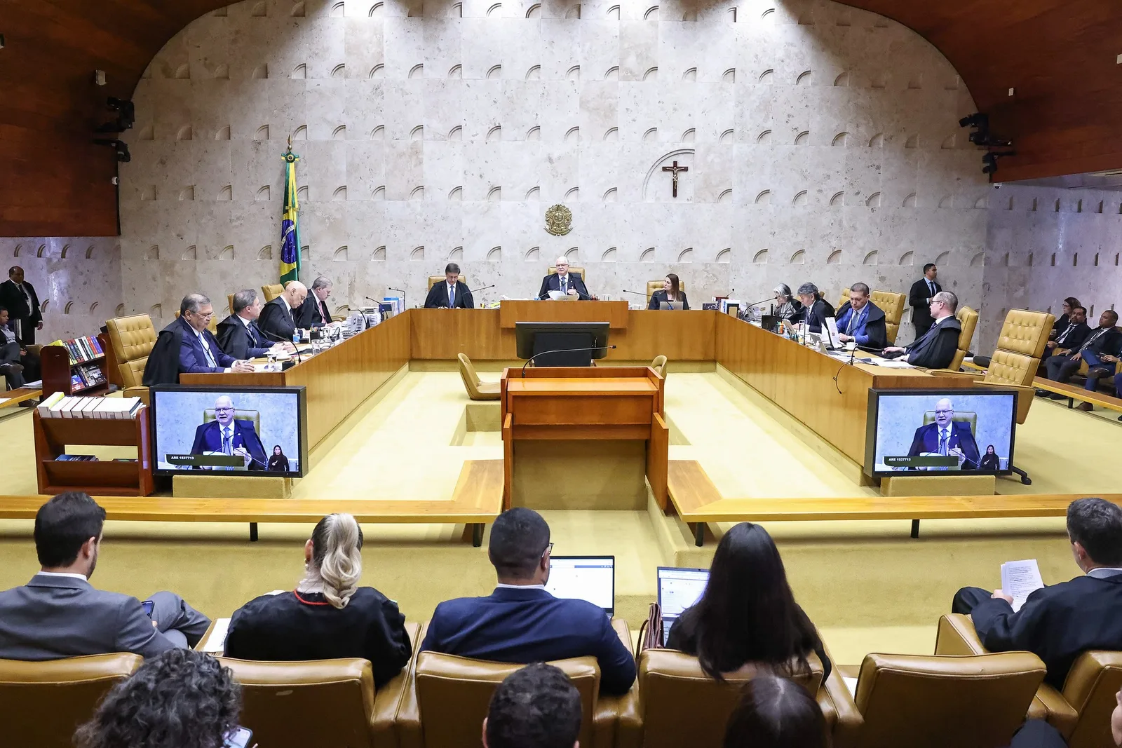Especialistas propõem regras e mais decisões colegiadas para conter crise no STF