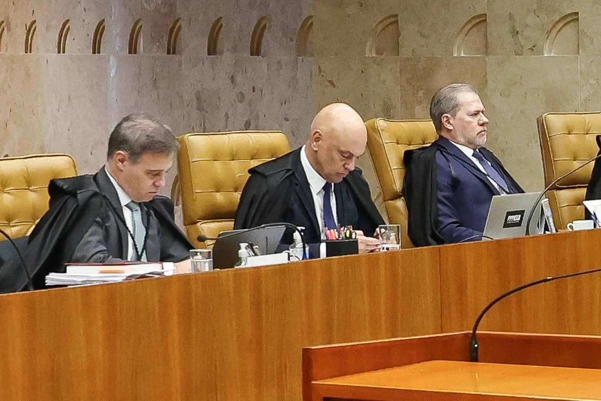 Sessão do STF tem acusações e debate sobre futuro de Moraes no caso Master
