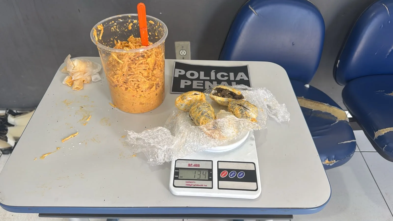 Mulher é detida com cocaína e maconha em estrogonofe para presidiário na Bahia