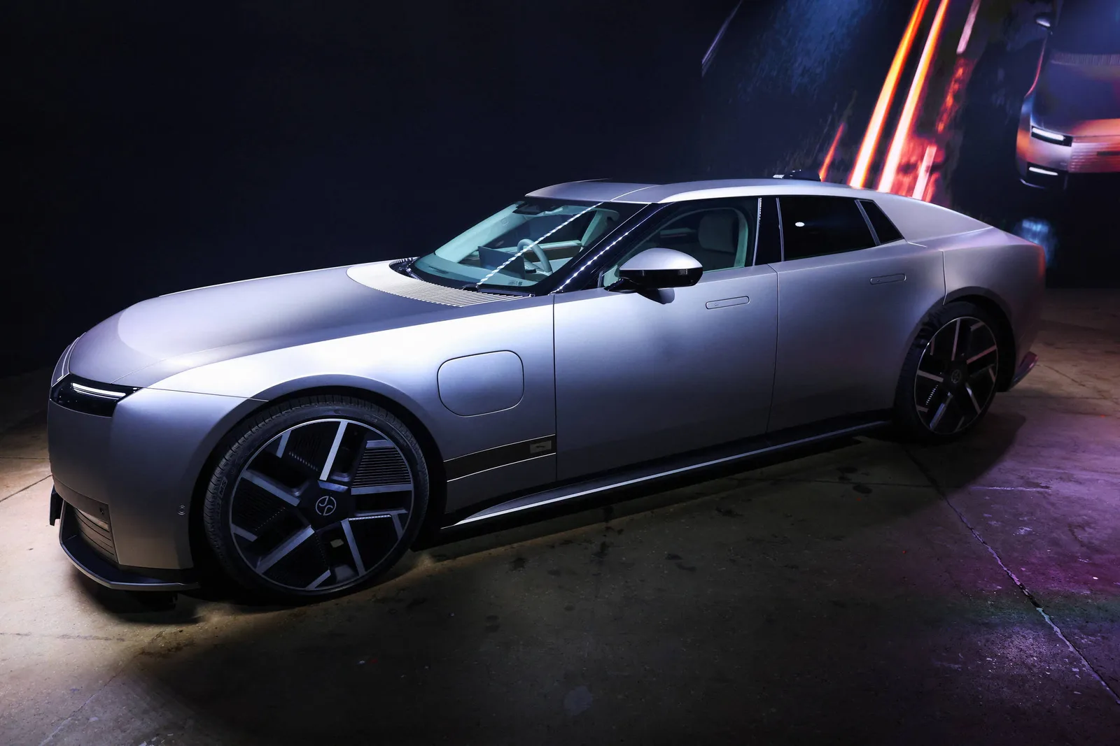 Jaguar lança elétrico de luxo por 130 mil libras no Reino Unido