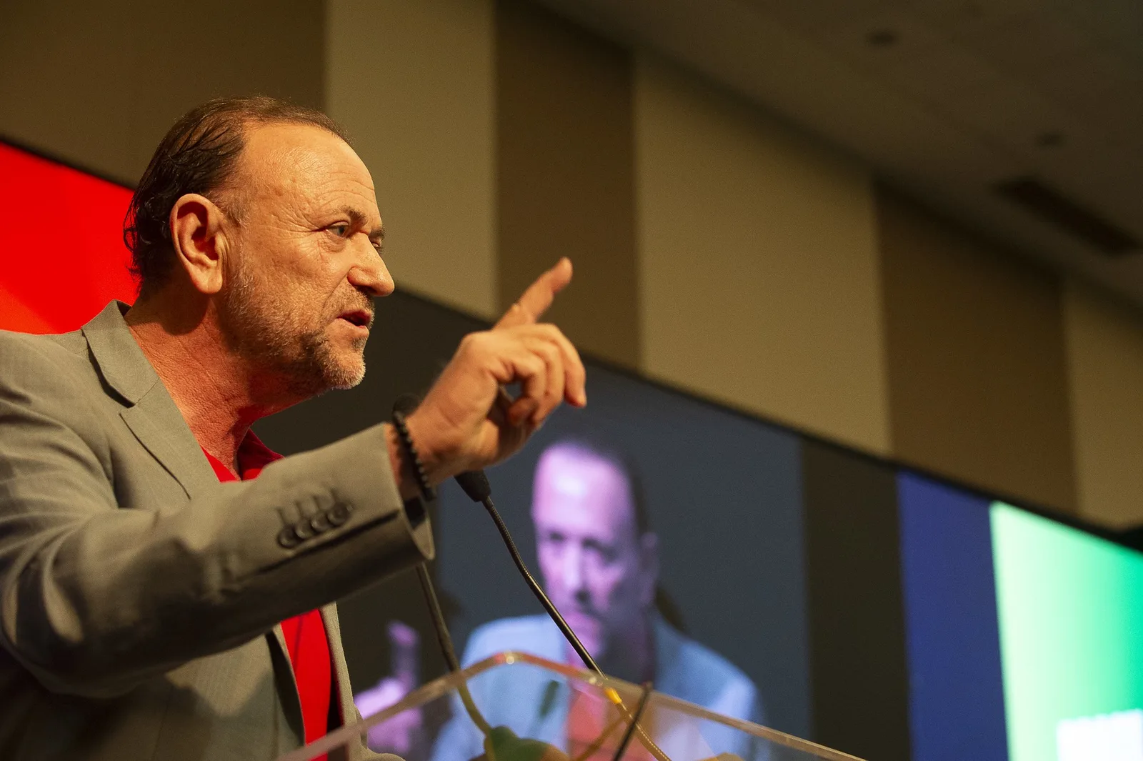 PT inclui mandato para ministros de cortes superiores entre propostas do partido