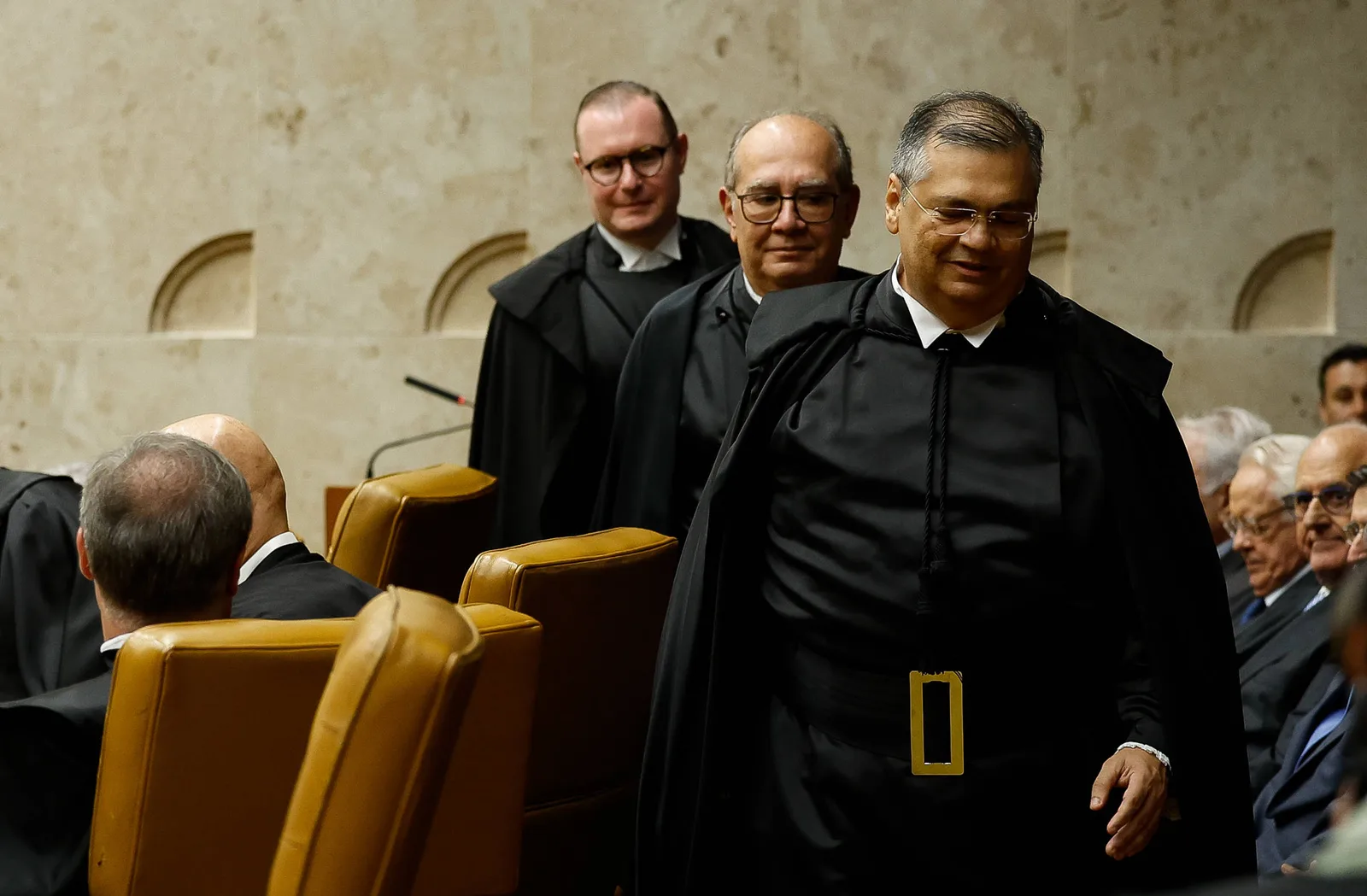 Toga do STF simboliza impessoalidade e é exigida em sessões solenes