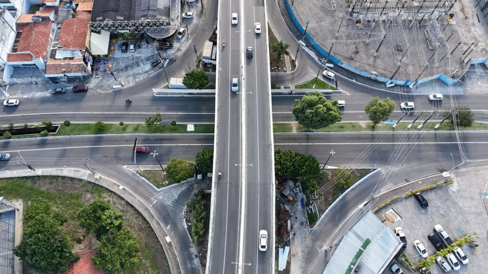 Retorno sob viaduto é reaberto após obras em Aracaju
