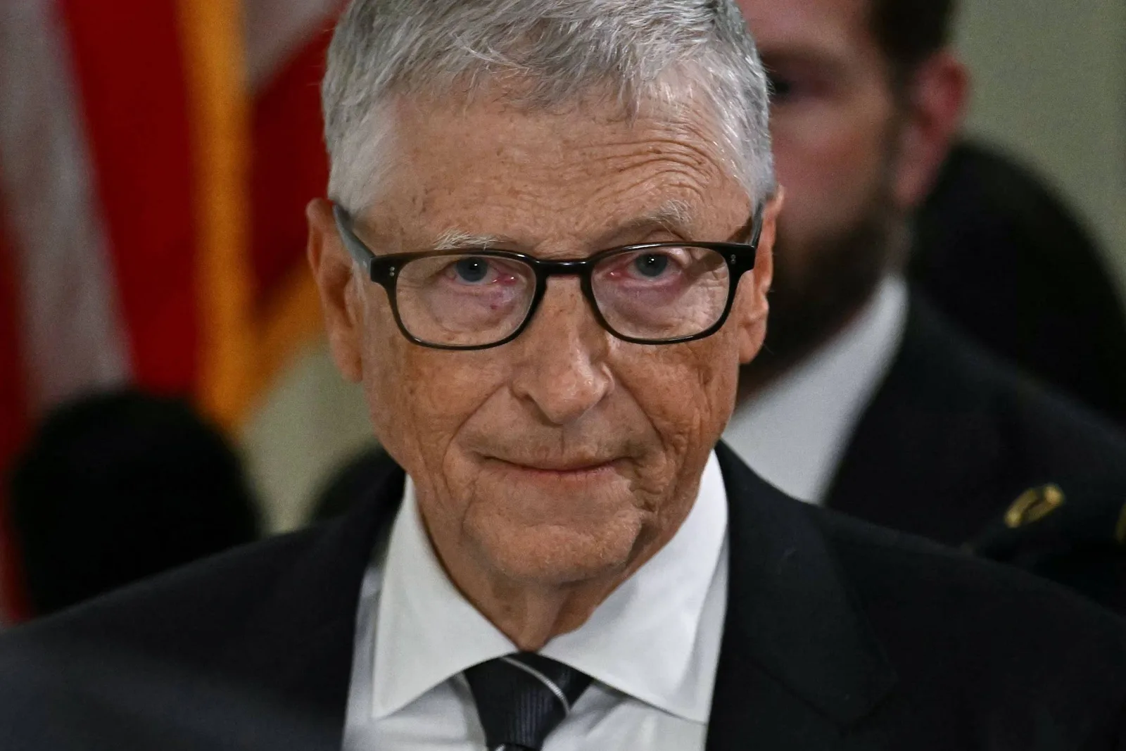 Bill Gates defende regras mais rígidas para reduzir riscos da inteligência artificial